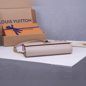 LV Lockme Сумка Модель： M56088 Эта сумка Lockme с фирменным засте