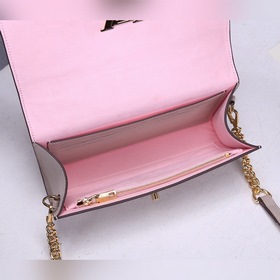 LV Lockme Сумка Модель： M56088 Эта сумка Lockme с фирменным засте