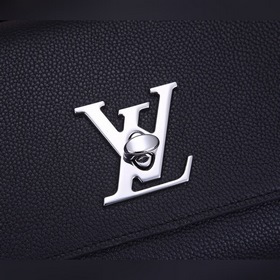 LV Lockme сумка Модель： M56088 Эта сумка Lockme с фирменным замко