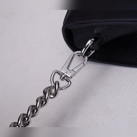 LV Lockme сумка Модель： M56088 Эта сумка Lockme с фирменным замко