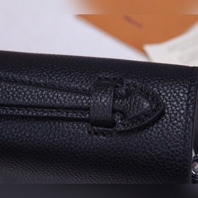 LV Lockme сумка Модель： M56088 Эта сумка Lockme с фирменным замко