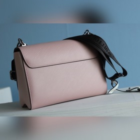 Сумка LV TWIST среднего размера Эта изящная сумка небольшого раз