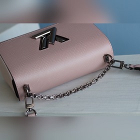 Сумка LV TWIST среднего размера Эта изящная сумка небольшого раз