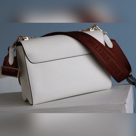 Сумка LV TWIST среднего размера Эта изящная сумка небольшого раз