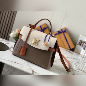 LV Lockme Ever BB сумка темно-коричневого цвета с жемчужно-белым