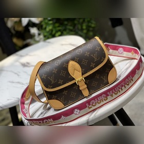 LV Модель M46049 DIANE Сумка через плечо Сумка DIANE оснащена кож