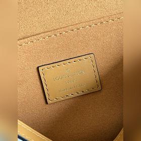 Средняя сумка LV Dauphine, модель M59483, белая Эта сумка Dauphi