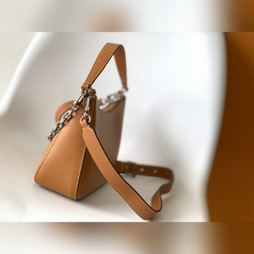 Сумка LV Marelle через плечо Сумка Marelle изготовлена из зернис