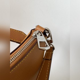 Сумка LV Marelle через плечо Сумка Marelle изготовлена из зернис