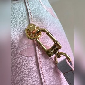 LV  Сумка Bagatelle BB, модель M46080, розовая Сумка Bagatelle 