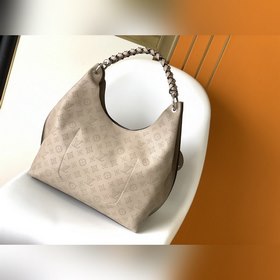 LV Модель M53188 Сумка через плечо Эта сумка изготовлена из имп