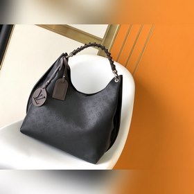 LV Модель M53188 Сумка через плечо Эта сумка изготовлена из имп