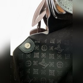 LV Модель M53188 Сумка через плечо Эта сумка изготовлена из имп