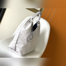 LV Модель M53188 Сумка через плечо Эта сумка изготовлена из имп