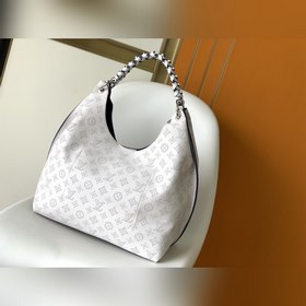 LV Модель M53188 Сумка через плечо Эта сумка изготовлена из имп