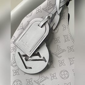 LV Модель M53188 Сумка через плечо Эта сумка изготовлена из имп