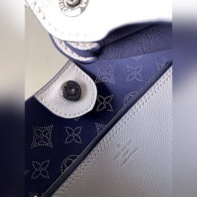 LV Модель M53188 Сумка через плечо Эта сумка изготовлена из имп