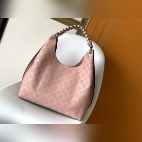 LV Модель M53188 Сумка через плечо Эта сумка изготовлена из имп