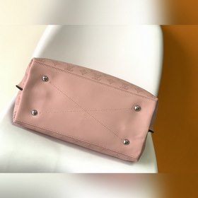 LV Модель M53188 Сумка через плечо Эта сумка изготовлена из имп