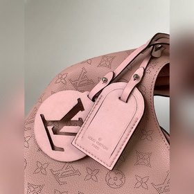 LV Модель M53188 Сумка через плечо Эта сумка изготовлена из имп