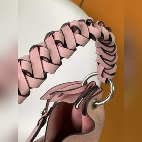 LV Модель M53188 Сумка через плечо Эта сумка изготовлена из имп