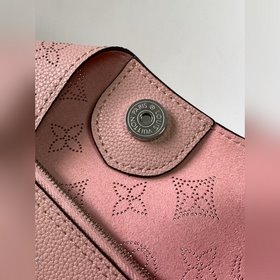 LV Модель M53188 Сумка через плечо Эта сумка изготовлена из имп