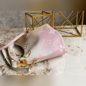LV Модель M59861 Серый Градиентная серия Сумка через плечо Вниман