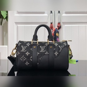 Сумка LV KEEPALL XS через плечо Раннее весна 2022 года ознаменов