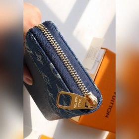 LV Модель M81107 Кошелек на молнии ZIPPY VERTICAL Этот вертикальн