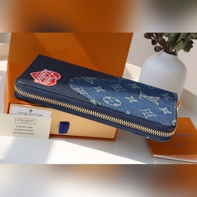LV Модель M81107 Кошелек на молнии ZIPPY VERTICAL Этот вертикальн