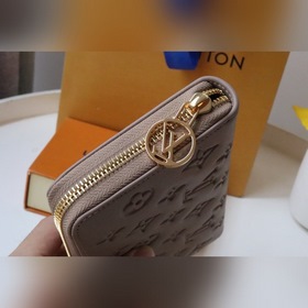 LV Кошелек на молнии Модель M81510 Изготовлен из кожи ягненка с т