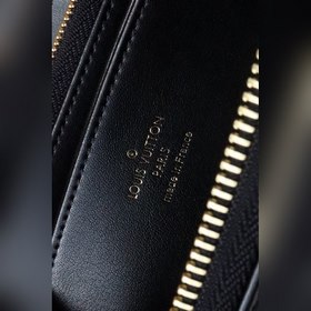 LV Кошелек на молнии Модель M81510 Изготовлен из кожи ягненка с т