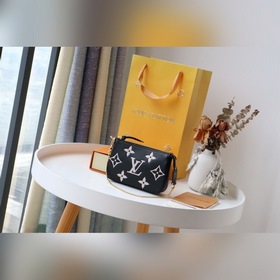 LV Mini Pochette Accessoires клатч, модель M80732 Сумка Mini Poc