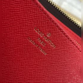 LV Zippy кошелек на молнии, модель M80861 Этот кошелек Zippy с з