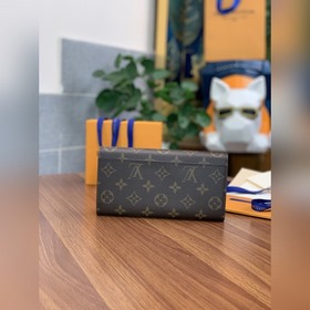 LV Модель M62234 Красный Этот конверт-кошелек изготовлен из элега