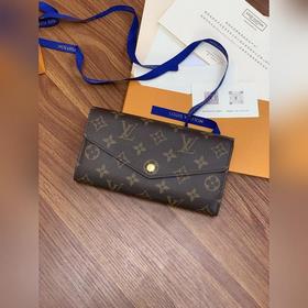 LV Модель M62234 Красный Этот конверт-кошелек изготовлен из элега