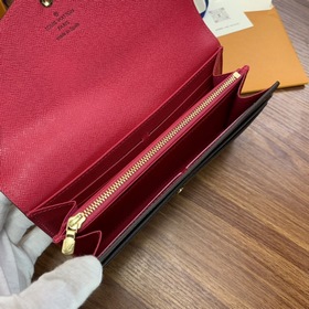 LV Модель M62234 Красный Этот конверт-кошелек изготовлен из элега
