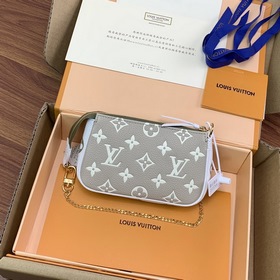 LV Mini Pochette Accessoires клатч, модель M81284, зеленый  Эта