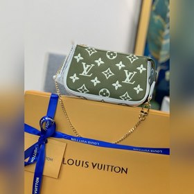 LV Mini Pochette Accessoires клатч, модель M81284, зеленый  Эта 