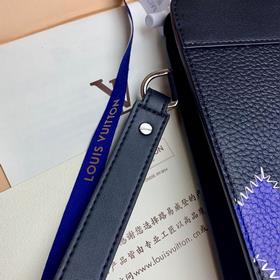 LV Модель M81310 STANDING POUCH Сумка-клатч с вышивкой Эта сумка 