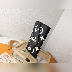 LV SARAH Кошелек в форме конверта Модель： M80496/61182/60531 Это
