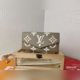 LV SARAH Кошелек в форме конверта Модель： M80496/61182/60531 Это