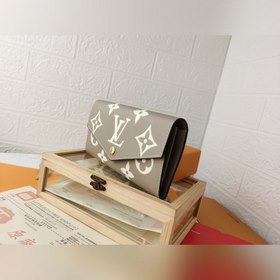 LV SARAH Кошелек в форме конверта Модель： M80496/61182/60531 Это