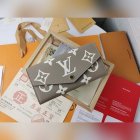 LV SARAH Кошелек в форме конверта Модель： M80496/61182/60531 Это