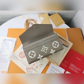 LV SARAH Кошелек в форме конверта Модель： M80496/61182/60531 Это
