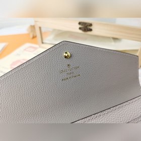 LV SARAH Кошелек в форме конверта Модель： M80496/61182/60531 Это