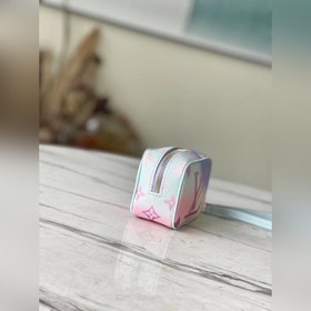 LV  Модель M81339 Spring in the City Капсульная коллекция «True