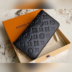 LV Модель M81510 Черный кожаный кошелек с одной молнией Этот ко