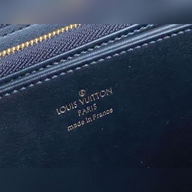 LV Модель M81510 Черный кожаный кошелек с одной молнией Этот ко
