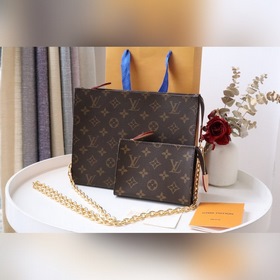 Средняя сумка LV POCHETTE VOYAGE Модель M47543 с цепочкой и двумя